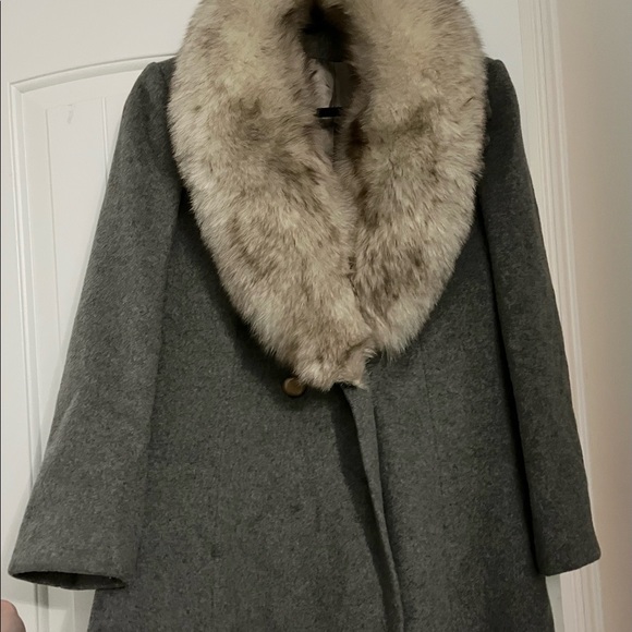 STUNNING! SUPER RARE Vintage ‘MONTALDO’S’ Gray Regency Cashmere And Fur Coat! - Picture 9 of 16